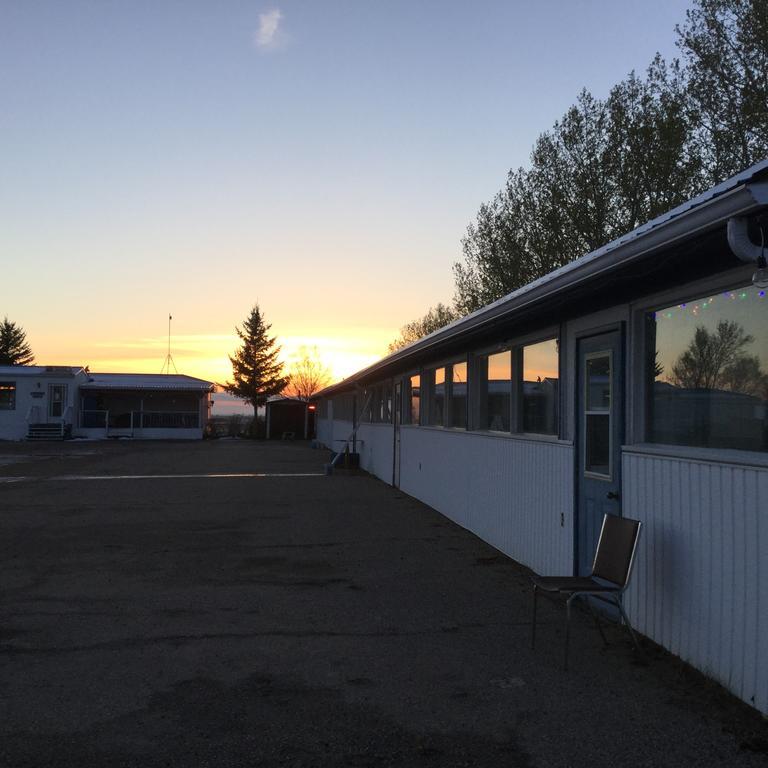Raval Paradise Motel And Rv Park Youngstown Экстерьер фото