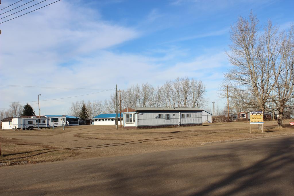Raval Paradise Motel And Rv Park Youngstown Экстерьер фото
