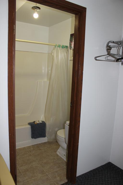 Raval Paradise Motel And Rv Park Youngstown Экстерьер фото