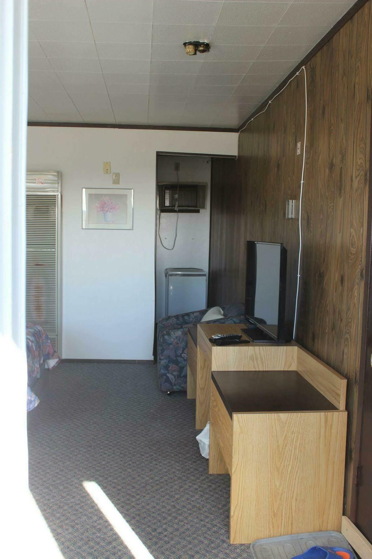 Raval Paradise Motel And Rv Park Youngstown Экстерьер фото