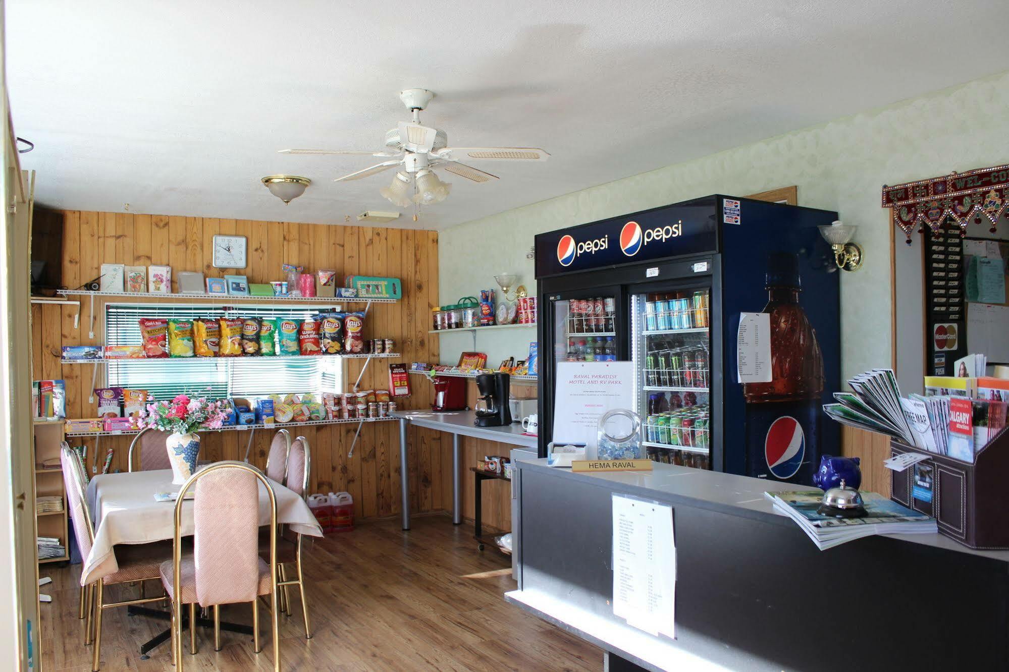 Raval Paradise Motel And Rv Park Youngstown Экстерьер фото